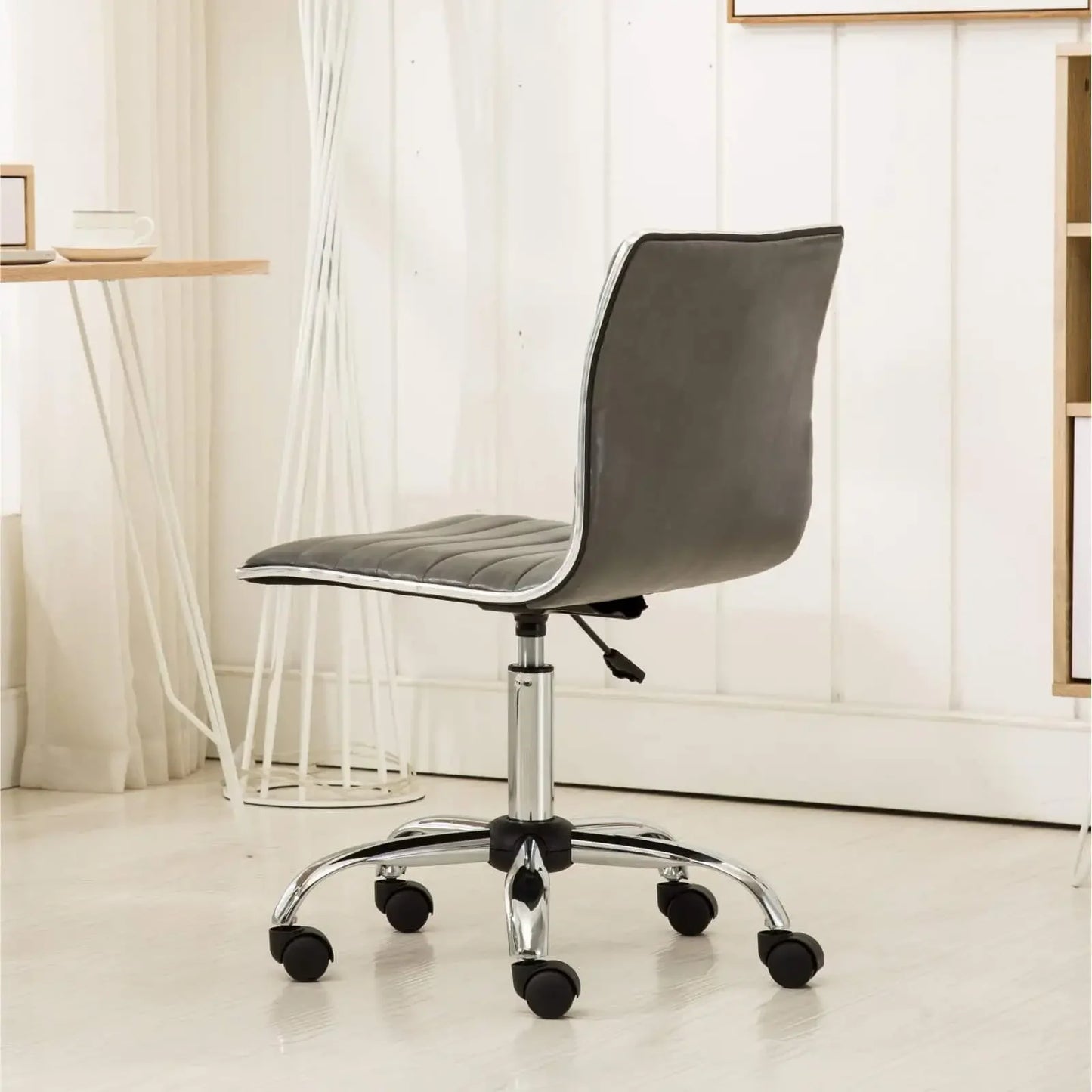 Contemporary Office Chair with Adjustable Height, Tilt Mechanism, and 360° Swivel – Leather-Like Upholstery