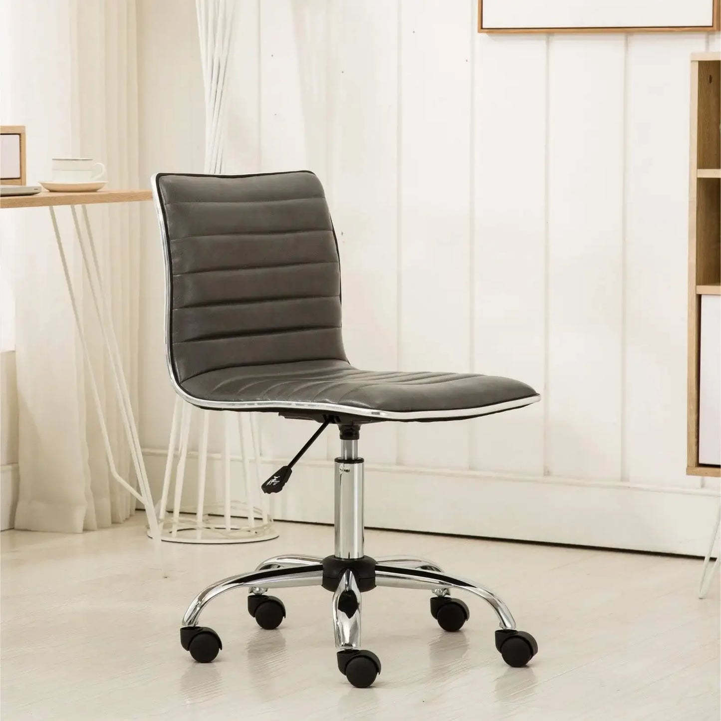 Contemporary Office Chair with Adjustable Height, Tilt Mechanism, and 360° Swivel – Leather-Like Upholstery