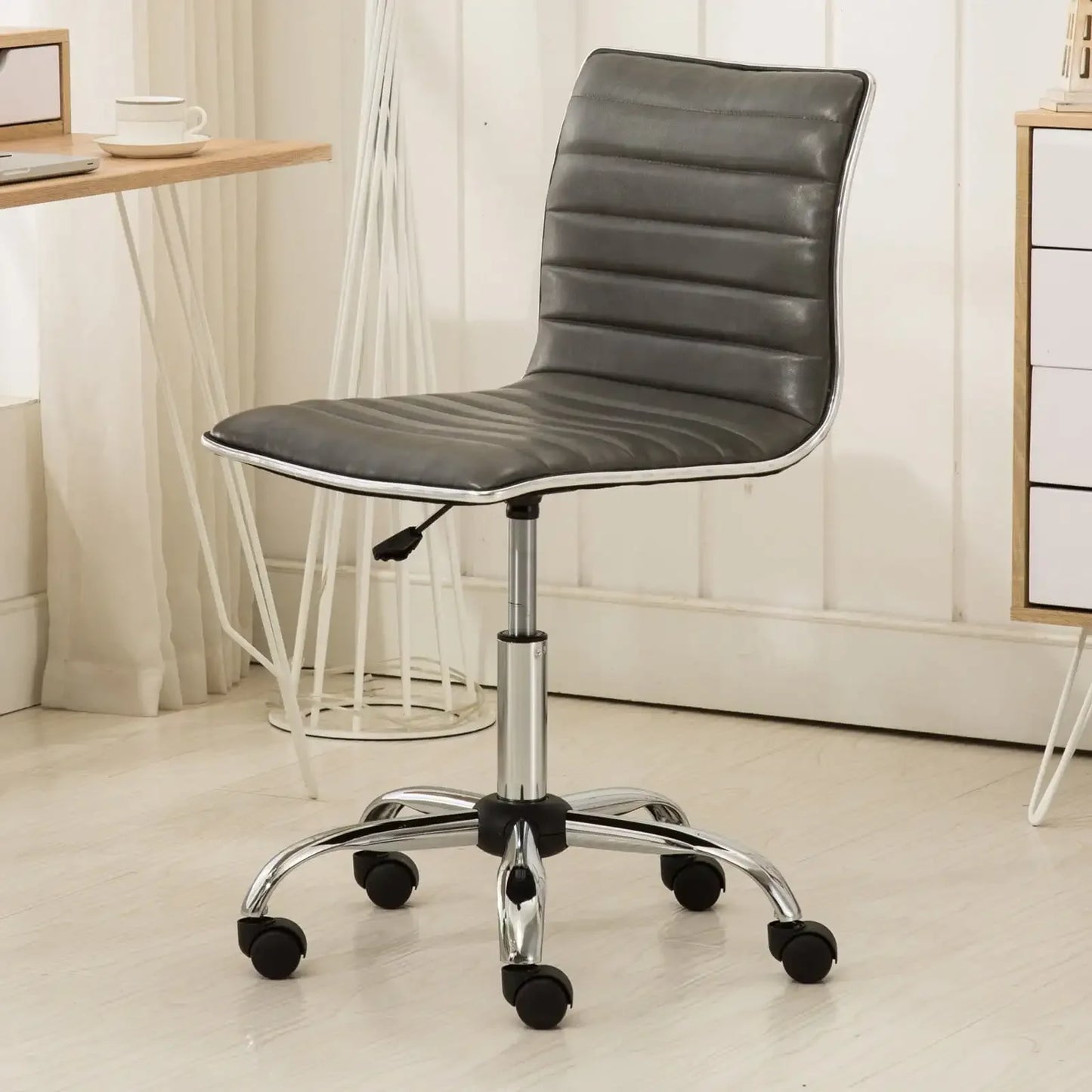 Contemporary Office Chair with Adjustable Height, Tilt Mechanism, and 360° Swivel – Leather-Like Upholstery